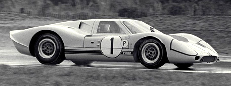 Ford GT40 выигрывал 24-часовую гонку в Ле-Мане 4 раза, прервав гегемонию болидов Ferrari.